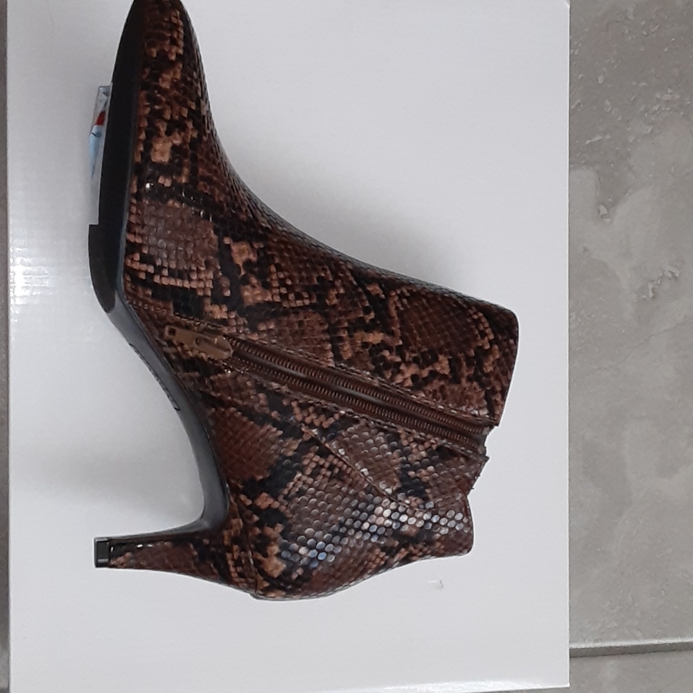 Alfani booties - Picture 2 of 6